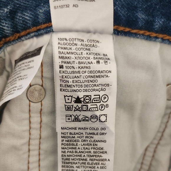 Levi's Classic Blue Jean Shorts - Picture 8 of 8